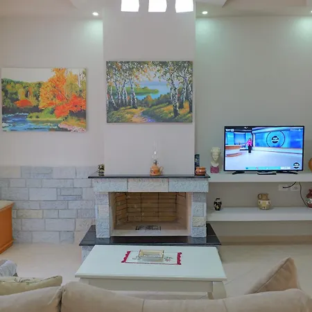 Dana Apartment *